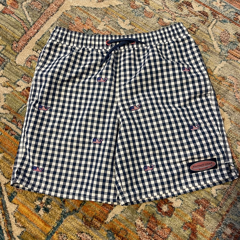 Boys Vineyard Vines NWOT swim trunks, Small (8/10)